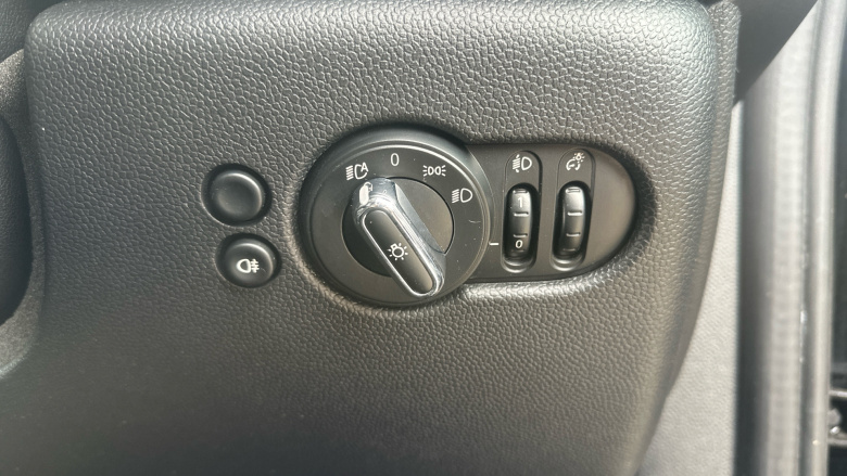 MINI Hatchback 1.5 Cooper Classic Premium 3dr Petrol Hatchback